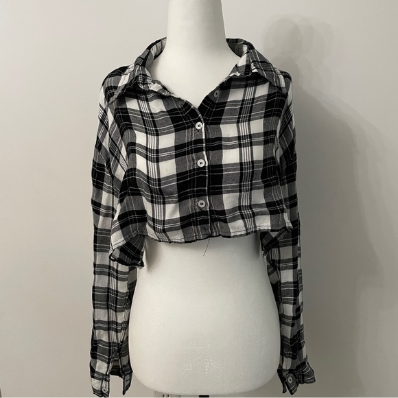 cropped button down plaid shirt - Picture 1 of 3